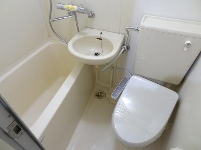 横須賀市公郷町２丁目の賃貸マンションの浴室