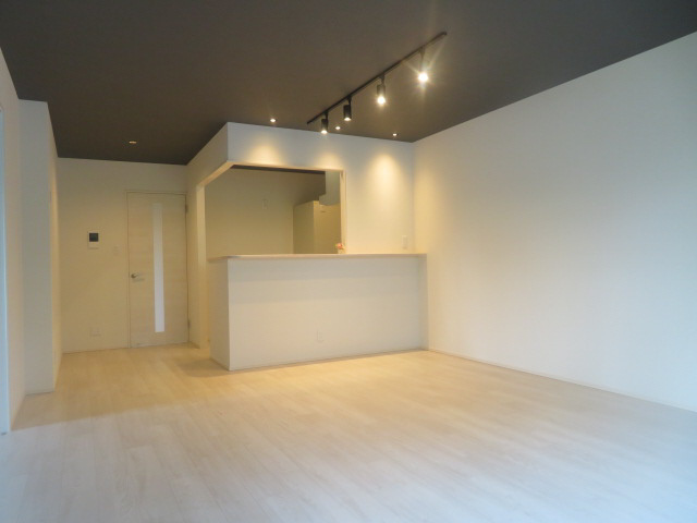 姫路市飾磨区西浜町１丁目の賃貸マンションの居間・リビング
