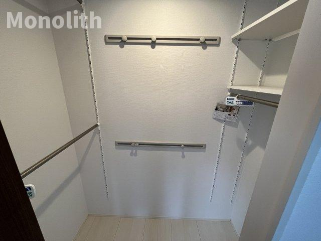 堺市西区鳳西町２丁のハイツの収納