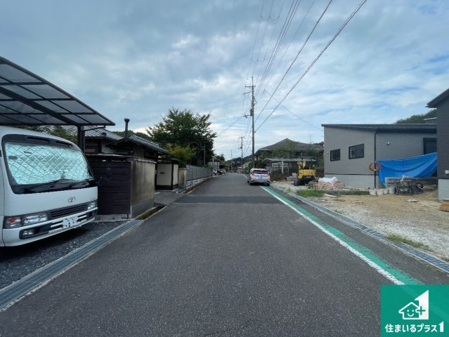★19(土)～23(祝)現地見学可能！★湖南市サイドタウン　第1期　ラスト1邸の前面道路含む現地写真|周辺は閑静な住宅街！前面道路広々で車の出し入れも便利です。駐車が苦手な方でも安心して車庫入れできます！