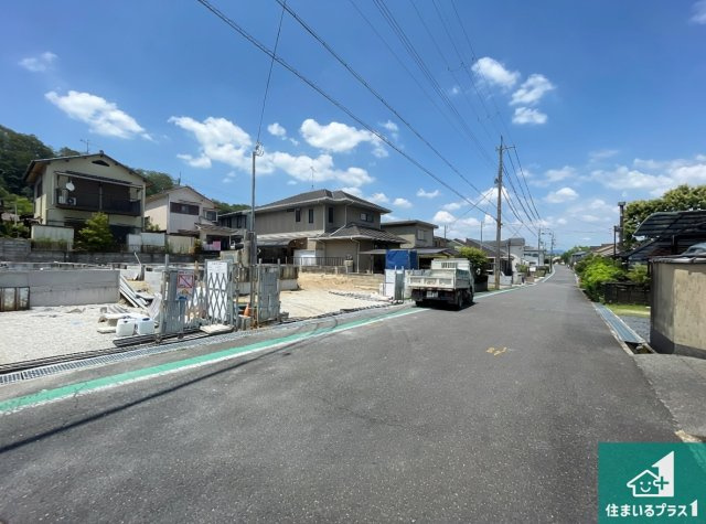 ★湖南市サイドタウン　第1期　新築一戸建ての前面道路含む現地写真|周辺は落ち着いた街並みの住宅地！子育てがしやすい住環境です！まだ未完成ですが、現地でしかわからない事もございます。是非一度ご覧ください。