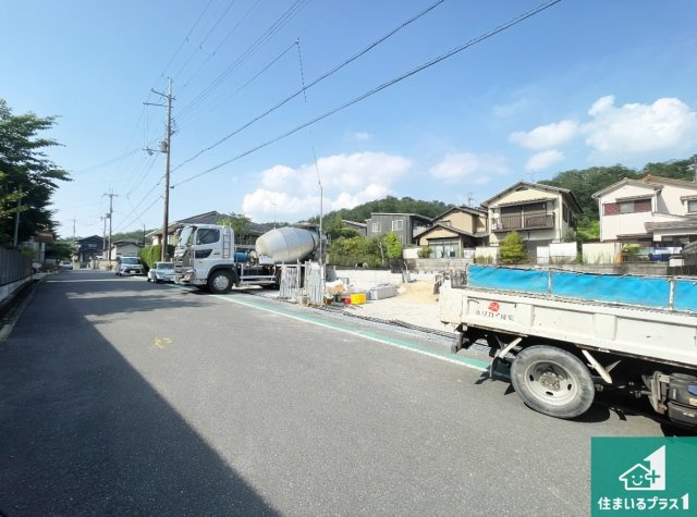 湖南市サイドタウン　第1期　新築一戸建ての前面道路含む現地写真|周辺は落ち着いた街並みの住宅地！子育てがしやすい住環境です！まだ未完成ですが、現地でしかわからない事もございます。是非一度ご覧ください。