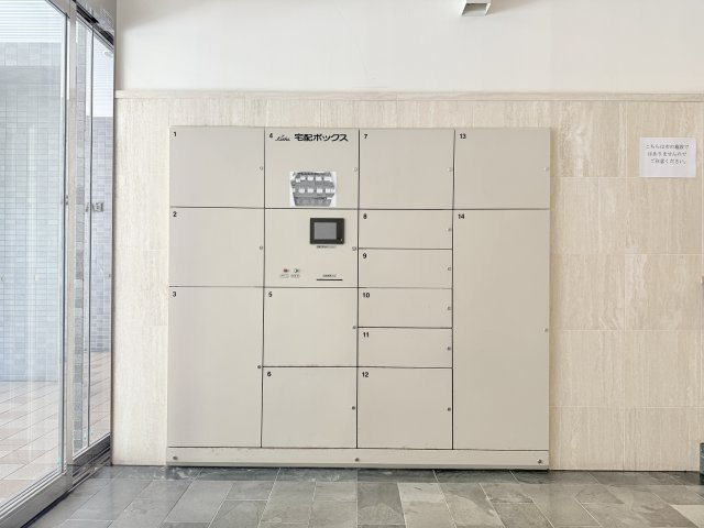 グラン・コートEAST25の設備|宅配BOXも備えられておりいつでも雨に濡れることなくお荷物を受け取ることができますね♪