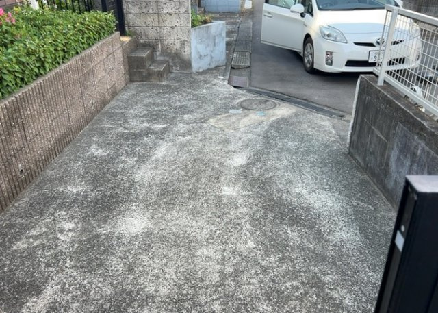 【駐車場】 | 駐車場と明記されていても、最小スペースでつくられた駐車場だと大型車は駐車できなかったり、出入りしにくくなったりする可能性があります。お車のサイズと購入したい物件の駐車場のサイズを現地で確認しましょう。