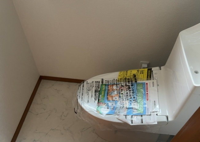 【トイレ】 | トイレは大きさや形、機能、抗菌性などが異なる多種多彩なタイプが各メーカーから出ています。それぞれに良さがあるため、事前にどういったタイプのトイレがいいのかをご家庭内で決めて、内見に行くといいでしょう。