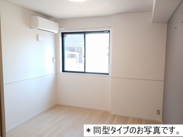 フェリーチェの寝室|ゆとりの広さです