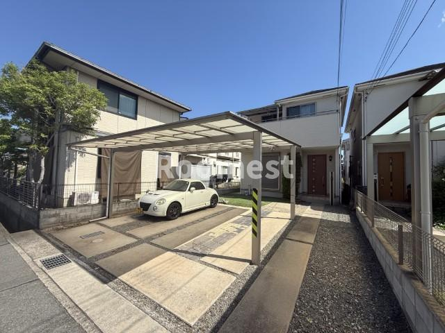 新野辺北町貸家の駐車場|カーポート付き