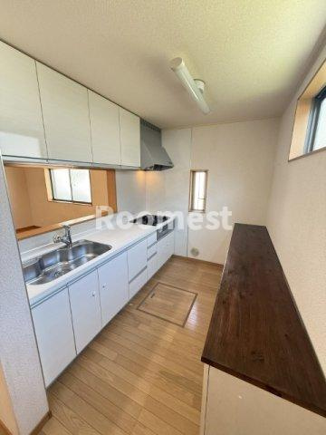 新野辺北町貸家のキッチン|使いやすいシステムキッチン