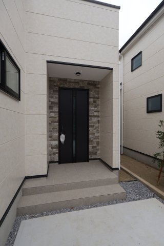 《仲介手数料無料》板橋区成増４丁目28-13新築一戸建てケイアイグレイスの玄関