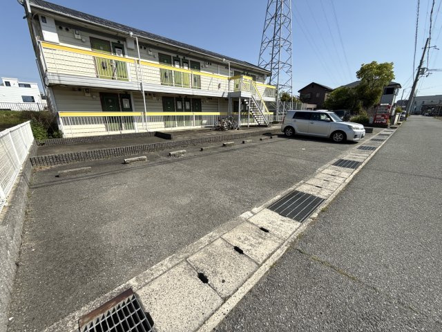 ノーブル高町の駐車場