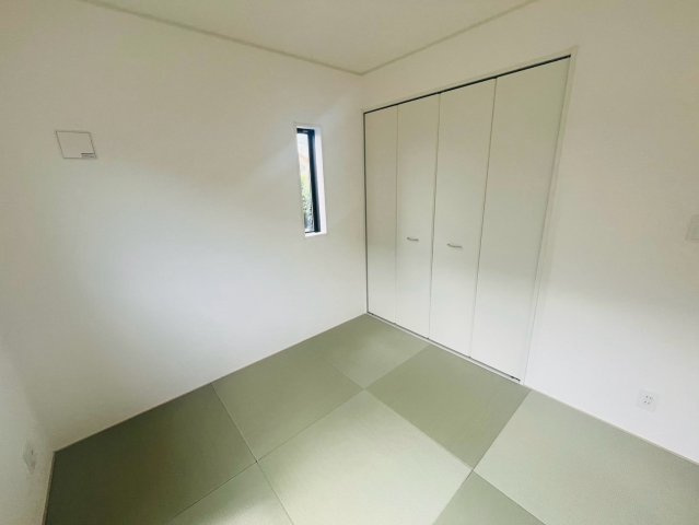 【Cradle Garden】　古河市中田　第６　全2邸の和室|〇２号棟　和室　4.5帖〇
リビングと続き間の和室です。日差しが注ぎ、心地よい空間です。
2026年8月撮影