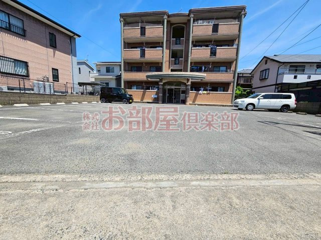 ルミエール合川の駐車場