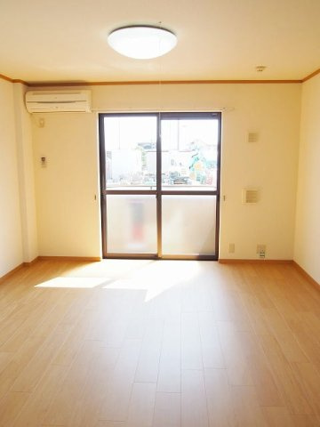 クラーベルⅠ　　 刈谷市近郊の賃貸はクラスホーム刈谷店の居間・リビング|使いやすい居間です