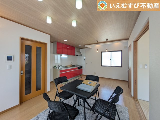 深谷市西島　中古戸建の居間・リビング