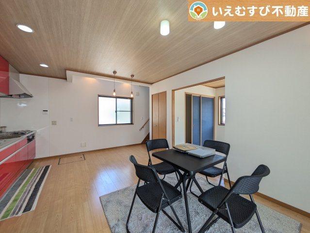深谷市西島　中古戸建の居間・リビング|ご家族みんながゆったりくつろげるリビング
ゆとりの空間でくつろいだり遊んだり、家族の時間が楽しみですね♪