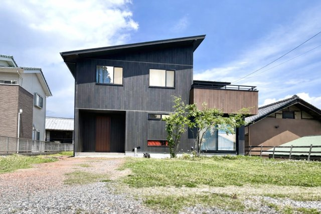 【中古戸建】高崎市金古町の外観|■外観｜特徴のある個性的な住まいと美しい街並み、そして住みやすい環境を、ぜひ現地でご覧になりませんか。お気軽にお問合せください(^^)  