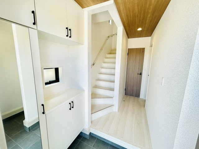 グラファーレ四街道鹿渡６期の玄関