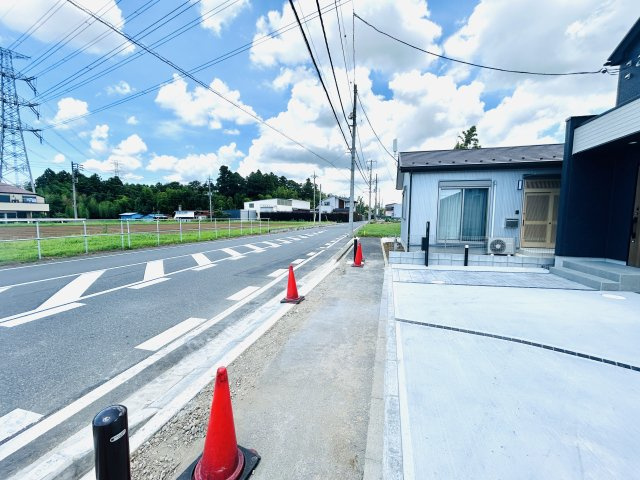 グラファーレ四街道鹿渡６期の前面道路含む現地写真