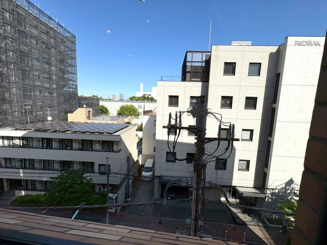 ライオンズマンション広尾南の展望|朝の澄んだ空気や、夕方の清々しい風を五感で感じられるバルコニー！

現地ご見学希望・資料請求などお気軽にお問い合わせ下さい！
03-5990-5201