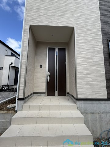秦野市鶴巻南第9　新築戸建　全1棟1号棟の玄関