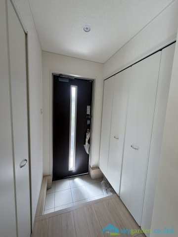 秦野市鶴巻南第9　新築戸建　全1棟1号棟の玄関