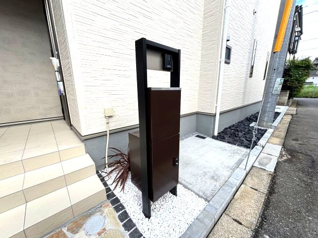 新築戸建て　流山市東初石3丁目の防犯設備|宅配ボックス完備