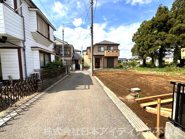 新築戸建て　流山市東初石3丁目の前面道路含む現地写真