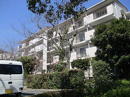 鈴が峰第4住宅4号棟の外観