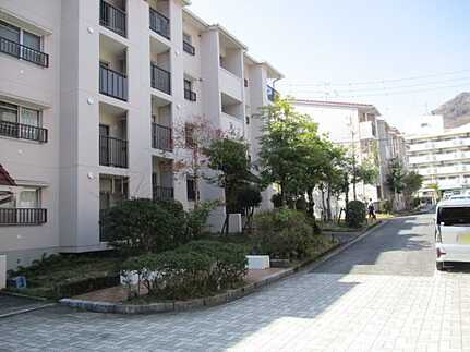 鈴が峰第4住宅4号棟の外観