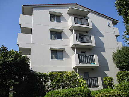 鈴が峰第4住宅4号棟の外観