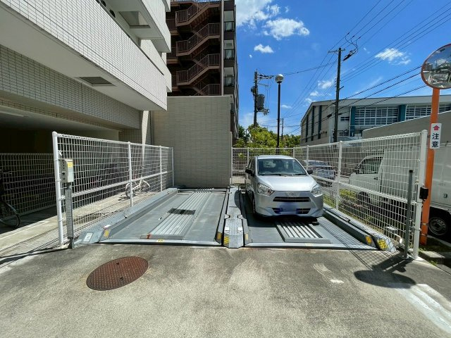トレーゼ旭の駐車場