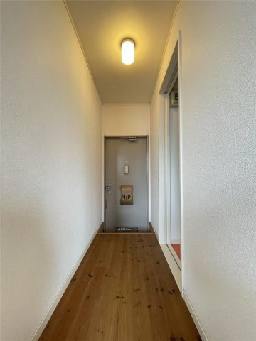 カーサ・エスメラルダ　Ａ棟の玄関
