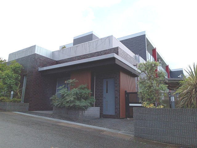 川崎市麻生区岡上３丁目の賃貸マンションの外観