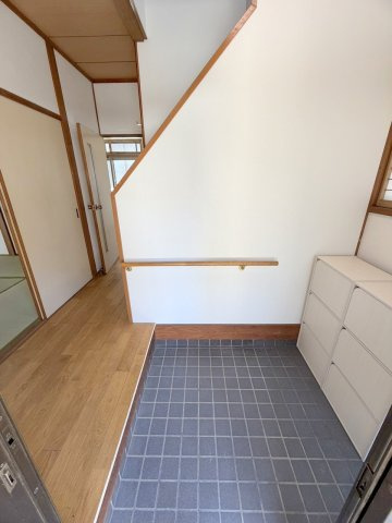 安佐町久地ハウスの玄関