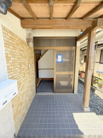 安佐町久地ハウスのエントランス