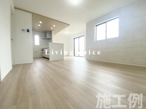 【居間・リビング】 | 【仲介手数料０円】厚木市愛名7期　新築一戸建て　1号棟　全2棟 | 厚木市愛名7期　新築一戸建て　全2棟