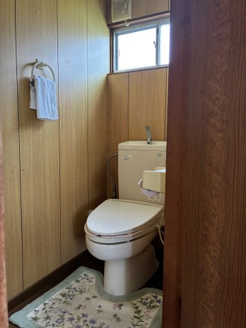 米沢市塩井町塩野　二階建て中古住宅のトイレ