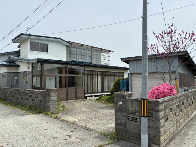 米沢市塩井町塩野　二階建て中古住宅
