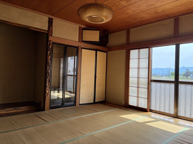 米沢市塩井町塩野　二階建て中古住宅の和室|１階