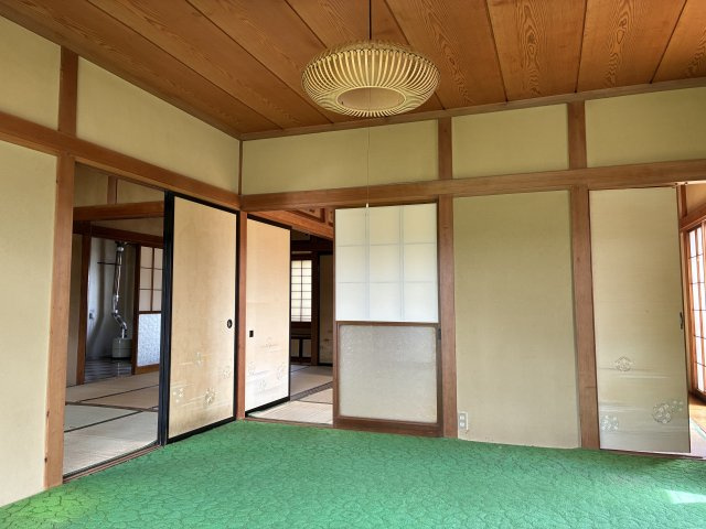 米沢市塩井町塩野　二階建て中古住宅の和室|１階