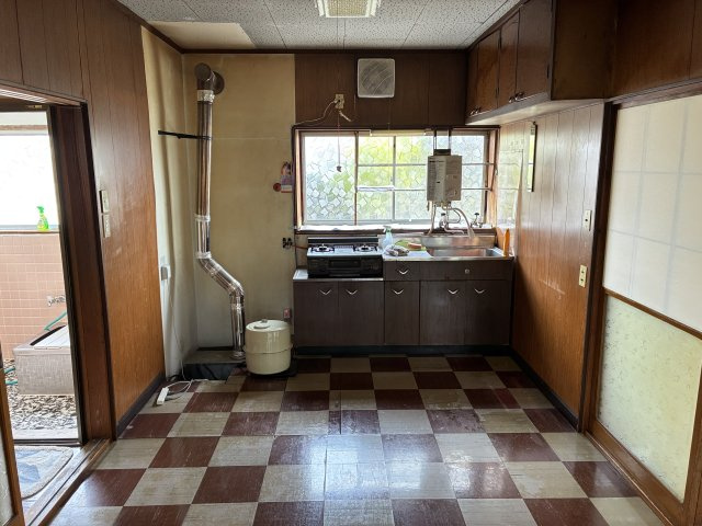 米沢市塩井町塩野　二階建て中古住宅のキッチン