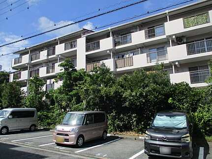 鈴が峰第4住宅8号棟の外観