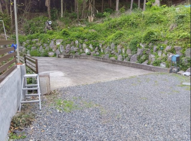 売土地　田方郡函南町上沢の外観|周辺は緑豊かで静かな環境のため、落ち着いた暮らしを求める方にもおすすめです。自然を身近に感じながら、ゆとりある毎日をお過ごしいただけます。