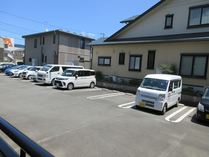 オーレ日吉の駐車場