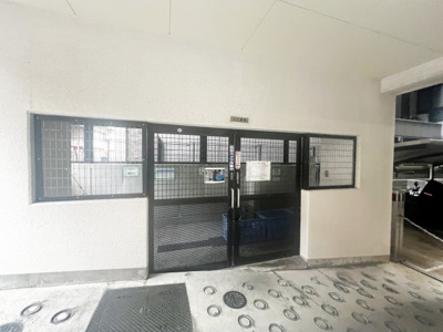 【その他共用部分】 | ロイヤルスクウェア住吉・東粉浜 | 駐輪場に屋根があるので、雨の日に自転車が濡れにくく嬉しいですね！