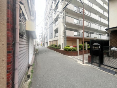【外観】 | ロイヤルスクウェア住吉・東粉浜 | 周辺にはスーパーや薬局など、商業施設がそろっていますよ！とても住みやすい環境です