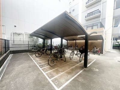 【駐輪場】 | ロイヤルスクウェア住吉・東粉浜 | 南向きのバルコニーはお洗濯物やお布団を気持ちよく干せそうです♪