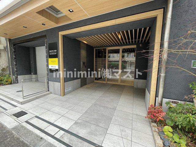シーズンフラッツ靭本町のエントランス