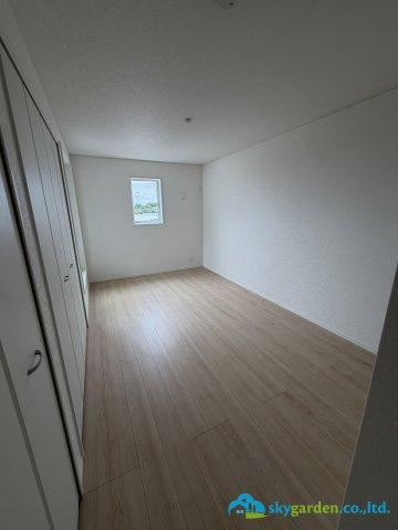 秦野市南矢名第19　新築戸建　全2棟2号棟の寝室