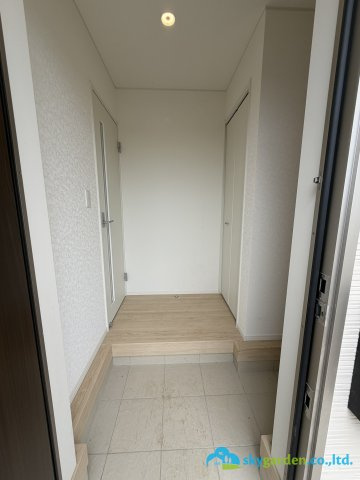 秦野市南矢名第19　新築戸建　全2棟2号棟の玄関